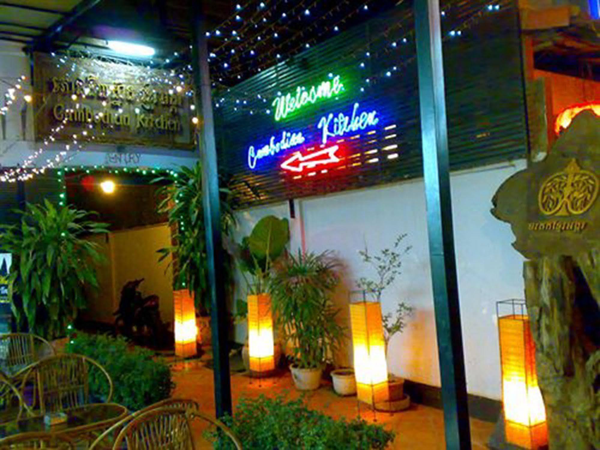 Route 66 Music Restaurant & Hostel Ciudad de Siem Riep Exterior foto