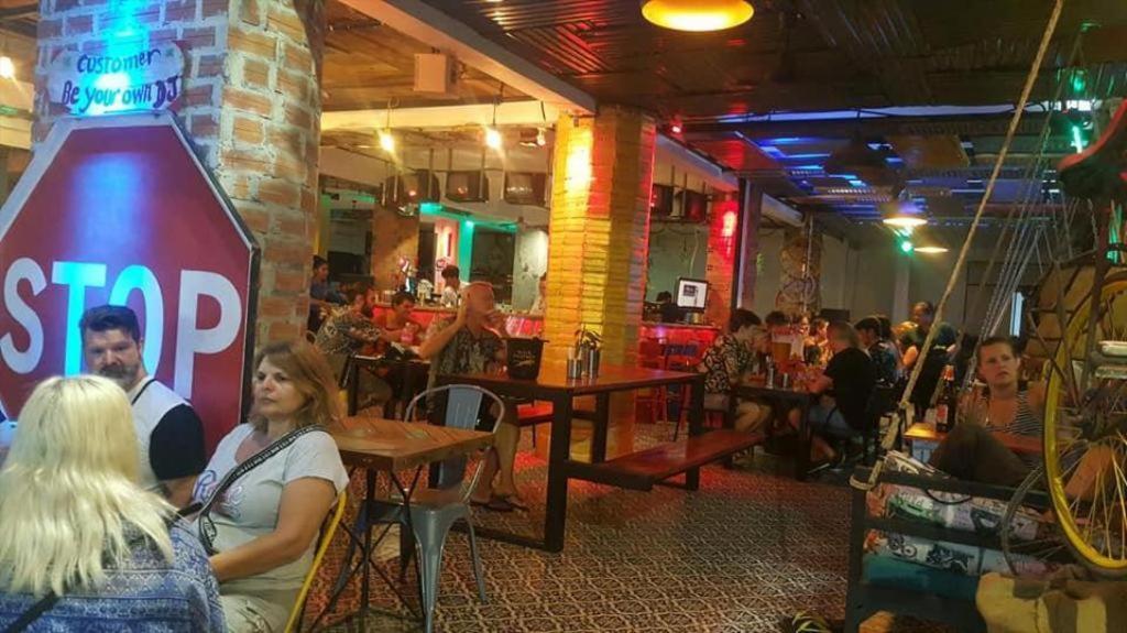 Route 66 Music Restaurant & Hostel Ciudad de Siem Riep Exterior foto